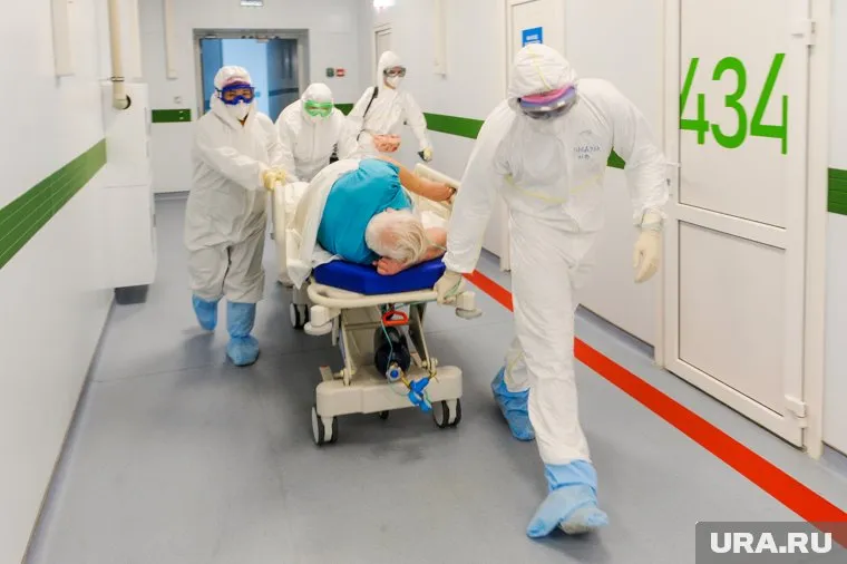 Адаптация COVID-19 к организму человека может говорить о том, что течение болезни станет легче