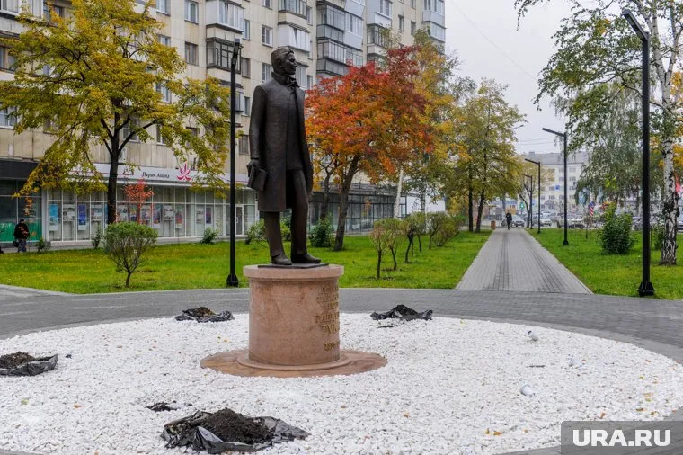Алексей Текслер и Рустам Минниханов торжественно откроют памятник Габдулле Тукаю