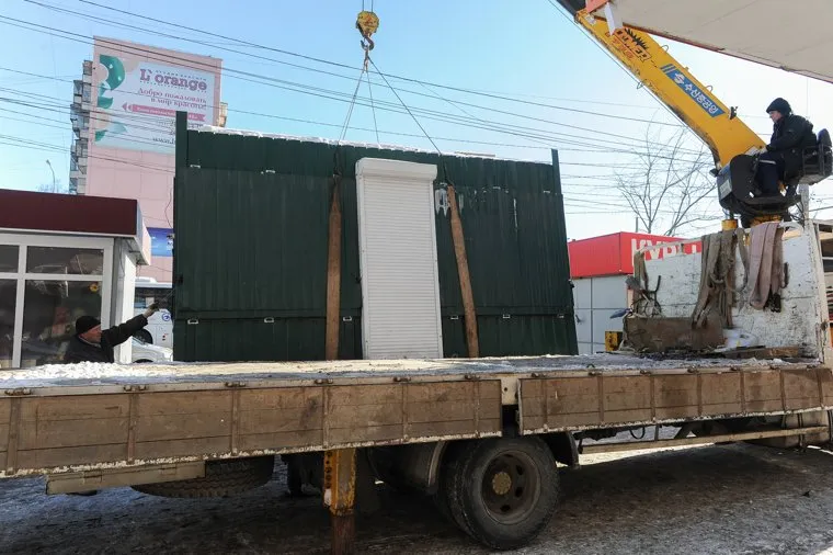Ликвидация незаконно установленного киоска. Снос. Челябинск, киоск, автокран, погрузка