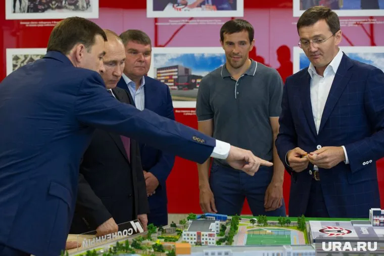 Президенту в Екатеринбурге представили проект нового ледового кластера
