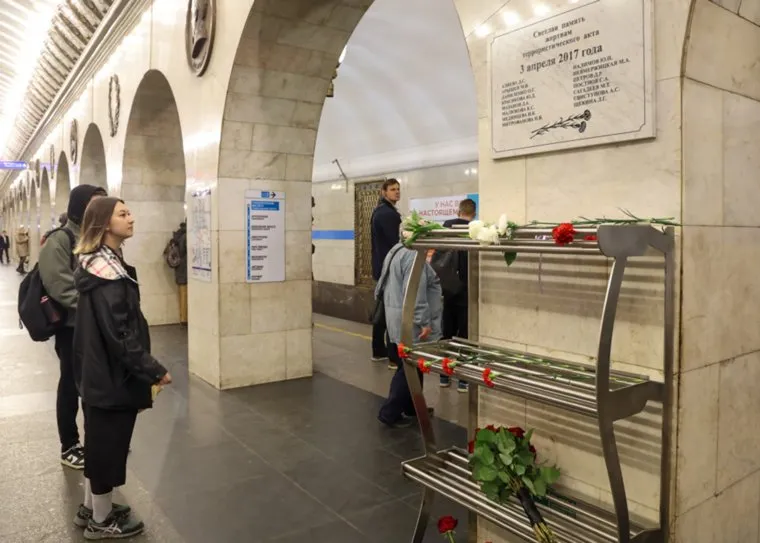 Каждый год у станции метро «Технологический институт» проходят мероприятия, посвященные памяти погибших