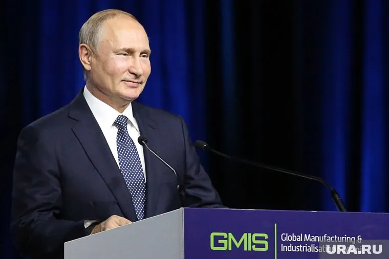 Согласно закону Владимира Путина, экс-президенты РФ могут стать пожизненными сенаторами