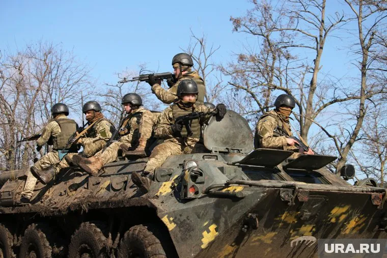 Украинское командование отправляет ВСУ на смерть, заявил Даниил Безсонов