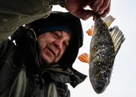 «Это не рыбалка, а просто бомба»: ямальцы открыли зимний сезон