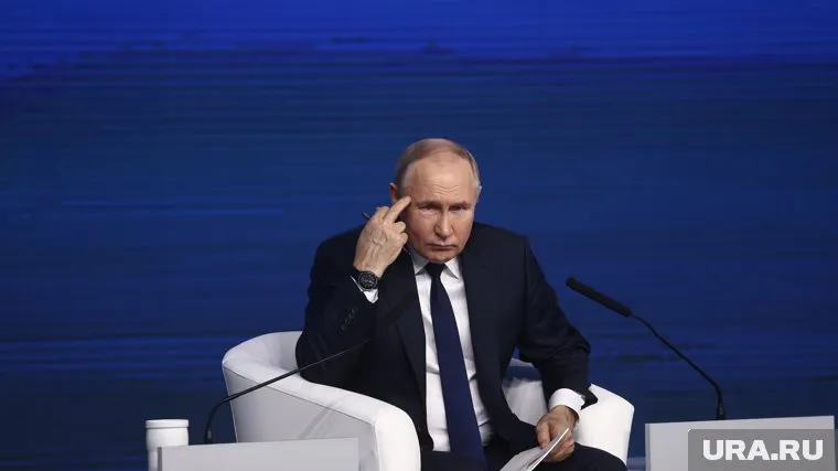 По словам Путина, также была налажена обратная связь с общественностью в ходе живого разговора