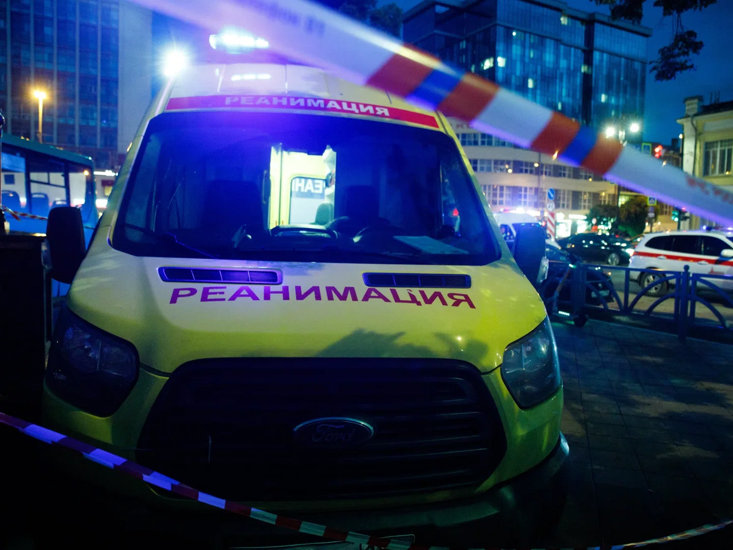 Многодетная мать выпала из окна седьмого этажа с трехлетним сыном в Подмосковье