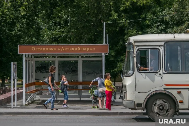 Женщина добивается материальной компенсации от владельца автобусов