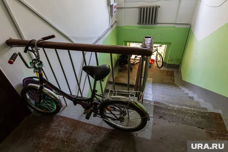 Мужчина уводил велосипеды из подъездов в двух районах города