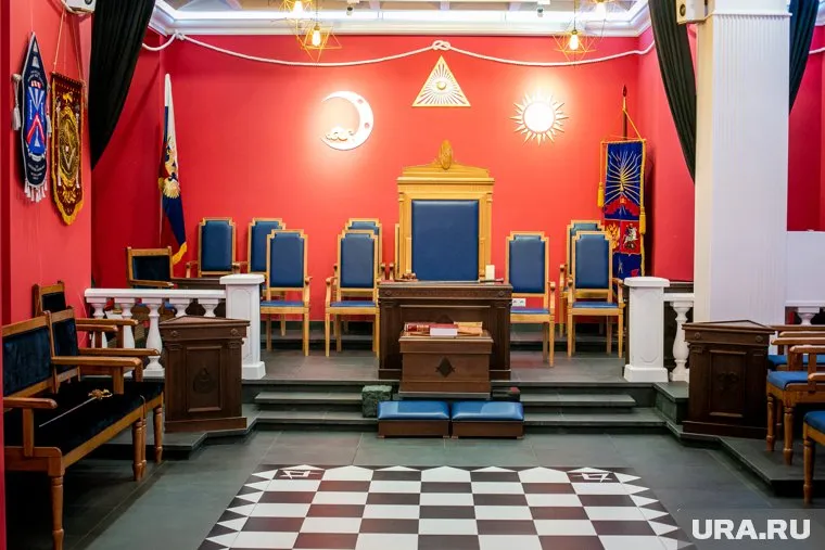 Из-за пандемии масонам теперь запрещено собираться в ложах