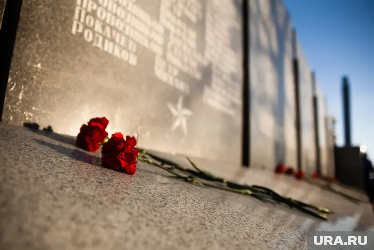 Обновленный мемориал в Шатровском районе начал разваливаться в первый же день (архивное фото)