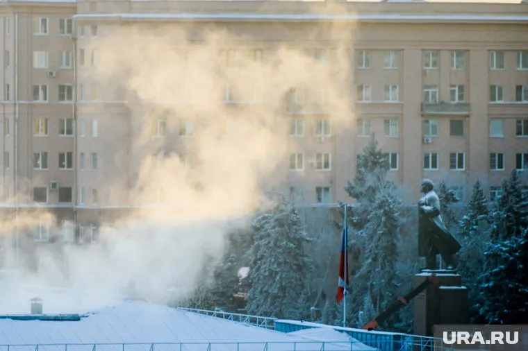 Коммунальные службы ищут место аварии на теплотрассе