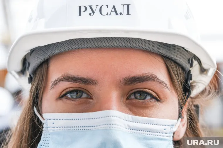 Компания «РУСАЛ» ввела масочный режим на всех предприятиях в Свердловской области
