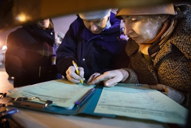Митинг в поддержку Макаревича, Арбениной и узников совести. Екатеринбург, сбор подписей