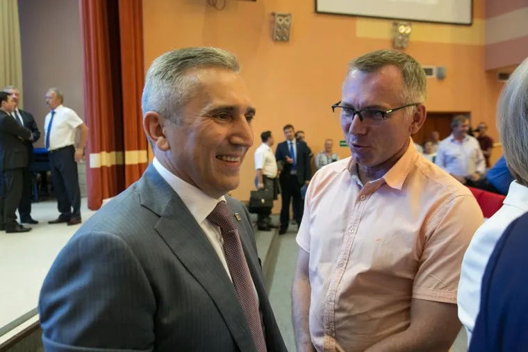 Конференция регионального отделения партии "Единая Россия". Тюмень, моор александр, улыбка