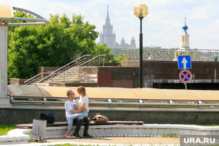 15-летняя девушка уехала в другой регион на свидание с молодым человеком