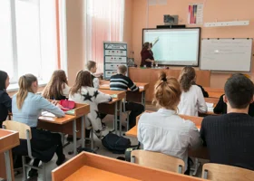 Новые денежные поощрения для педагогов и школьников введут в ЯНАО