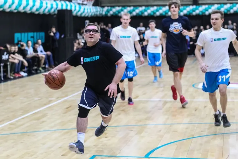 Баскетбол, игра с участием губернатора Владимира Якушева, председателя правления СИБУРа Дмитрия Конова и президента российской федерации баскетбола Андрея Кириленко. Тюмень