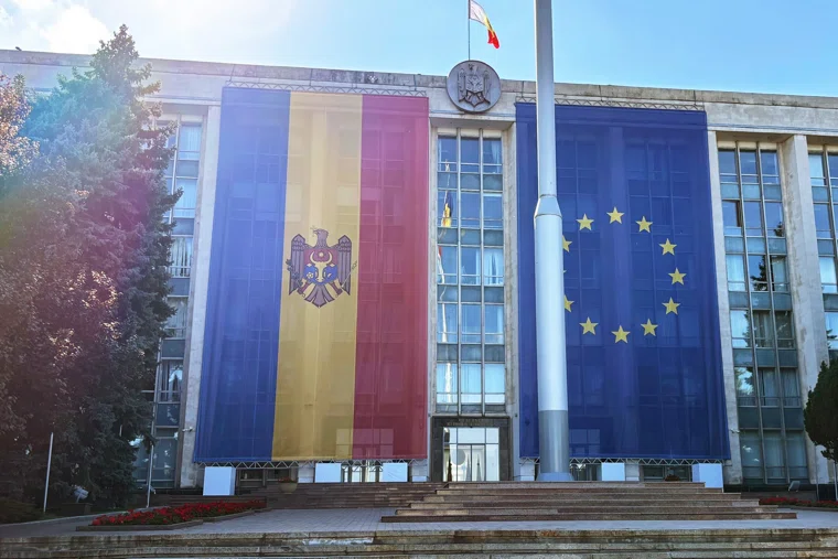 По заявлению Галинского, слова Игоря Гросу о мирной реинтеграции Приднестровья противоречат реальным действиям властей Молдовы