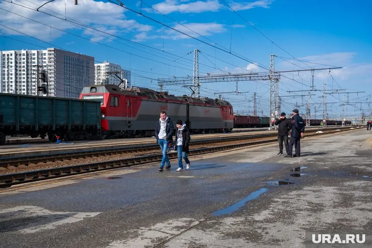 11 поездов дальнего следования едут с задержкой