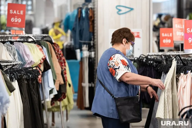 Привитые пенсионеры также получат скидки на товары в нескольких магазинах