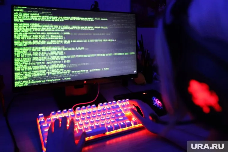 Аферист устанавливал жертвам вирусы на смартфоны и воровал деньги