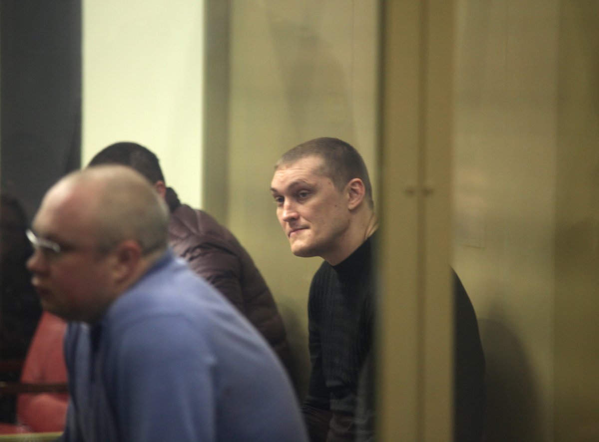 Айнадағы қара бөрене киген бөксе Порно оғаш