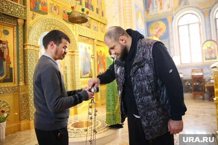 Иван Штырков посетил храм Архангела Михаила перед Великим постом