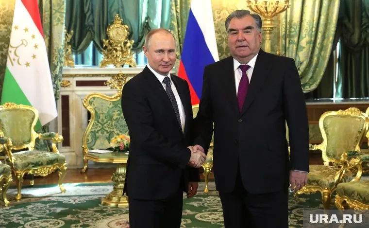 Главы государств провели встречу в Малахитовом зале