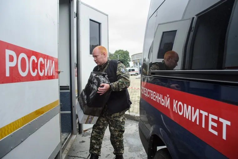 Последствия пожара в кино-концертном театре "Космос". Екатеринбург, уголовное дело, следственный комитет рф, сотрудник ск, вещдок, расследование