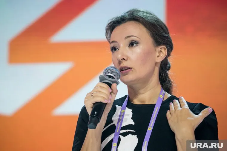 По словам Кузнецовой, фонд «Белый ангел» похищает детей, связываясь с ними через закрытые аккаунты