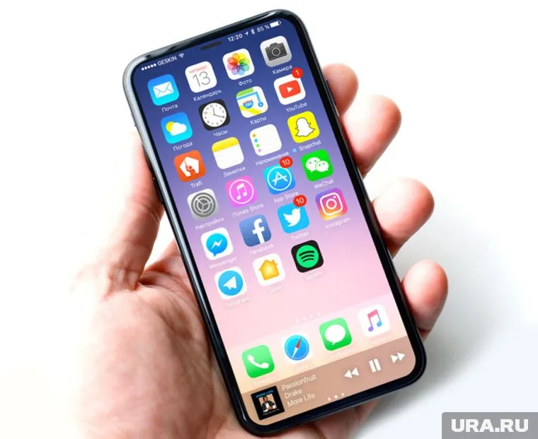 Стоимость новых моделей iPhone будут варьироваться от 52 990 до 79 990 рублей.