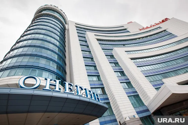 На месте работают спасатели