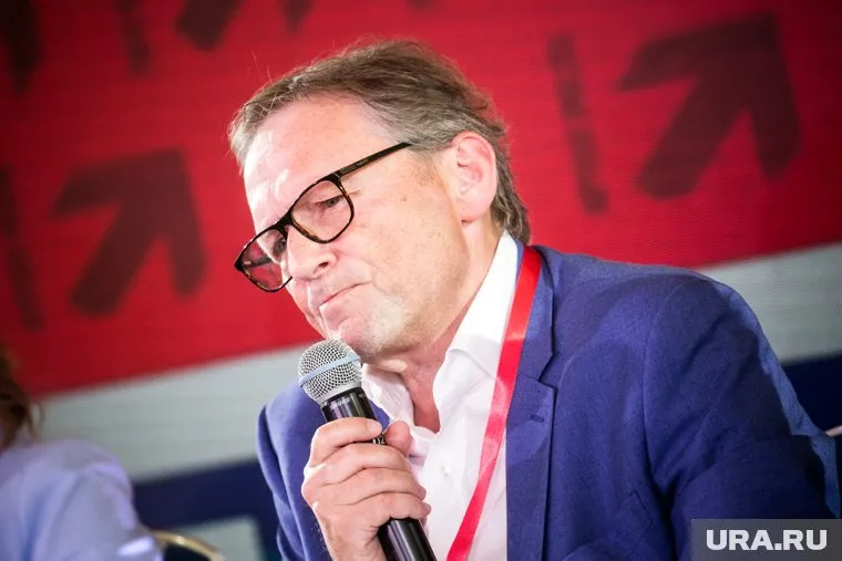 По словам Титова, сегодня эстафету управленческой деятельности должны подхватить другие