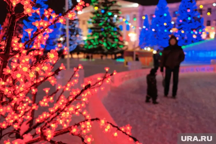 Курган украшают купленной в прошлые года иллюминацией