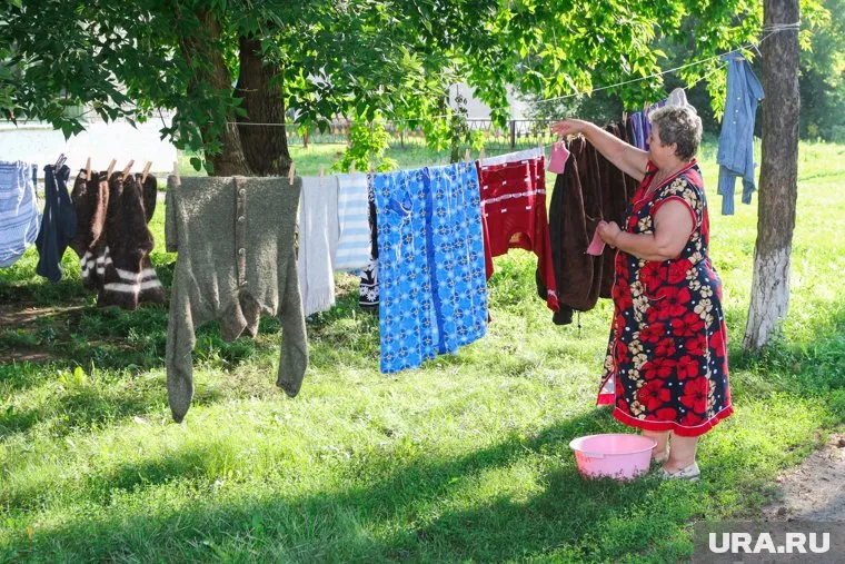 Человек может навредить коже при ручной стирке