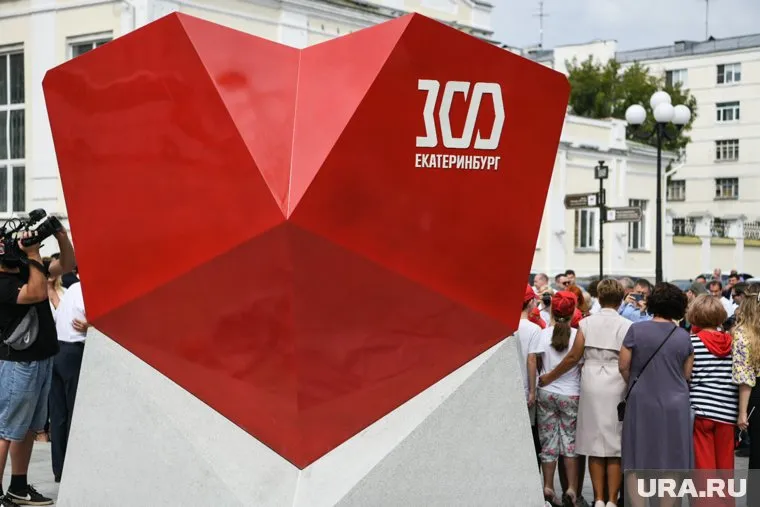 Новый арт-объект заменил «книгу» возле гимназии №9