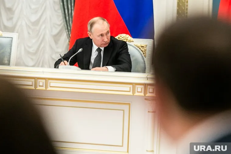 Владимир Путин 17 февраля проводит встречу с представителями фракции Госдумы (архивное фото)