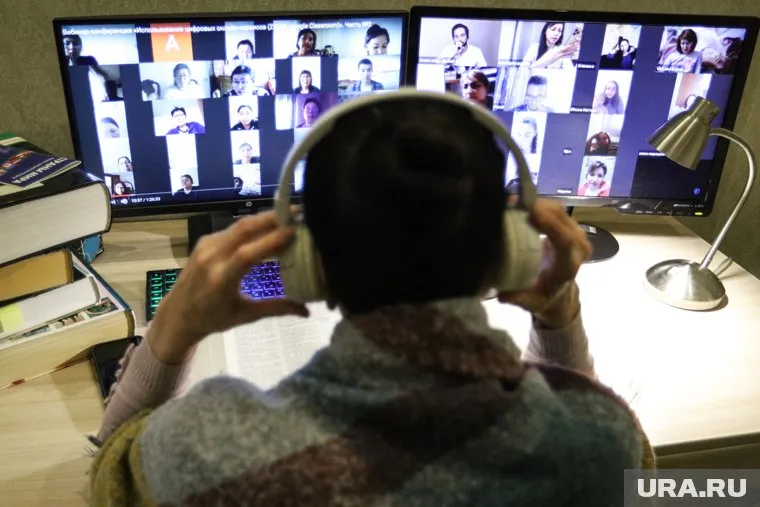 Власти ХМАО приняли решение перевести родительские собрания в онлайн