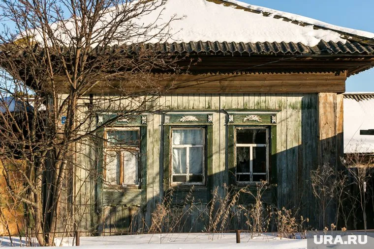 Пенсионерка жила в деревянном доме без отопления