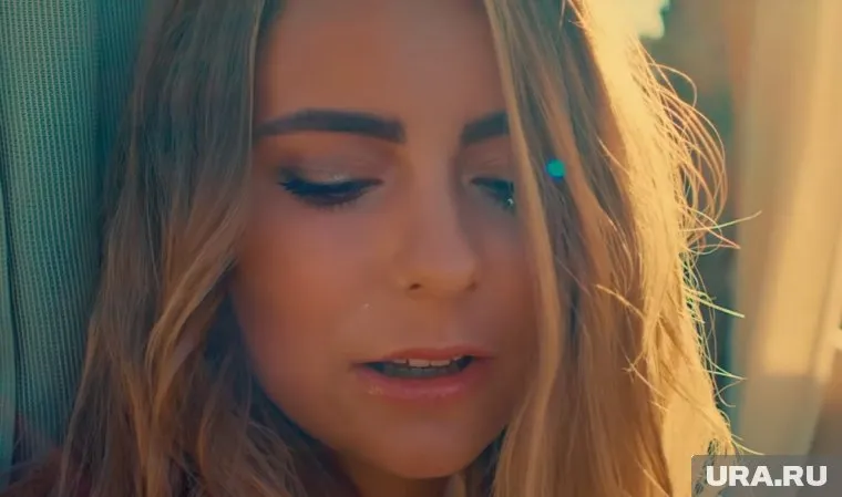 Александра - дочь Татьяны Навки от брака с фигуристом Александром Жулиным