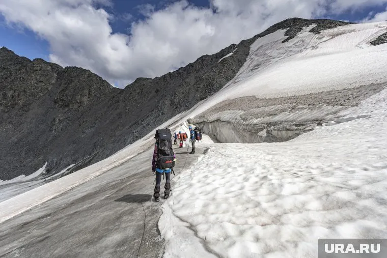 В ЯНАО на день отложили массовое восхождение на Ледник Романтиков