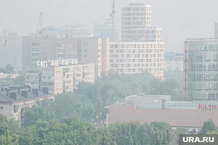 Дымом пахнет практически во всех районах Тюмени