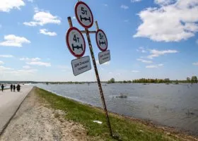 Тюменский город отгородится от Казахстана высокой дамбой