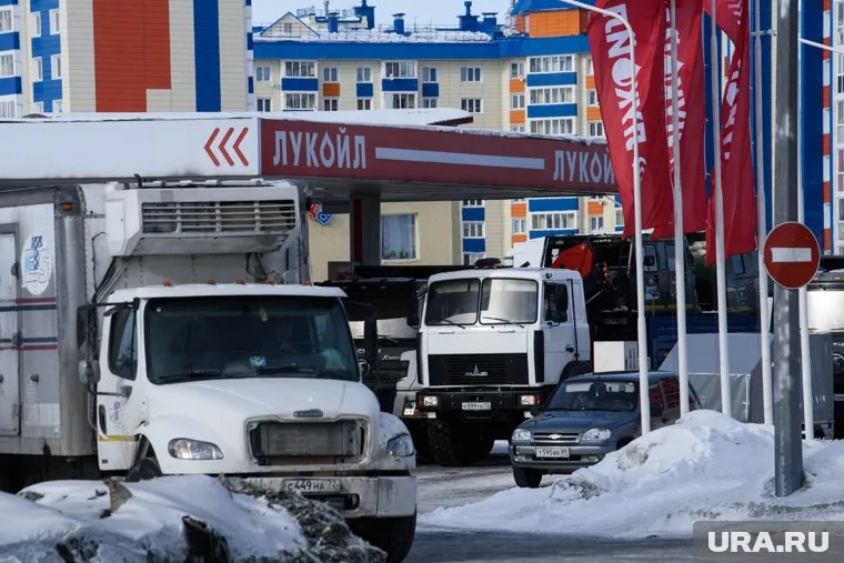 «Лукойл» продает нефтебазу с заправкой за 23 млн рублей