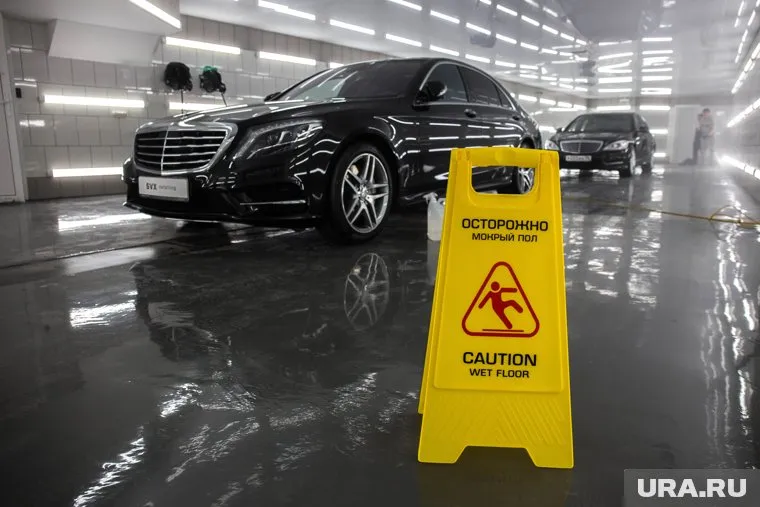 Жительница Перми взыскала компенсацию за падение на мокром полу