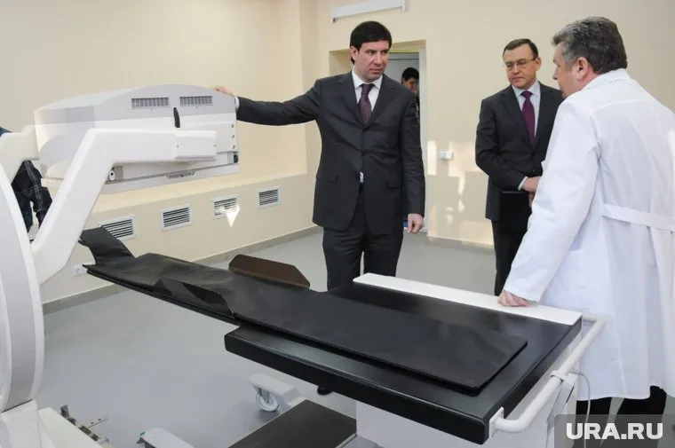 Лечение Юревича (слева) продолжится в Лондоне