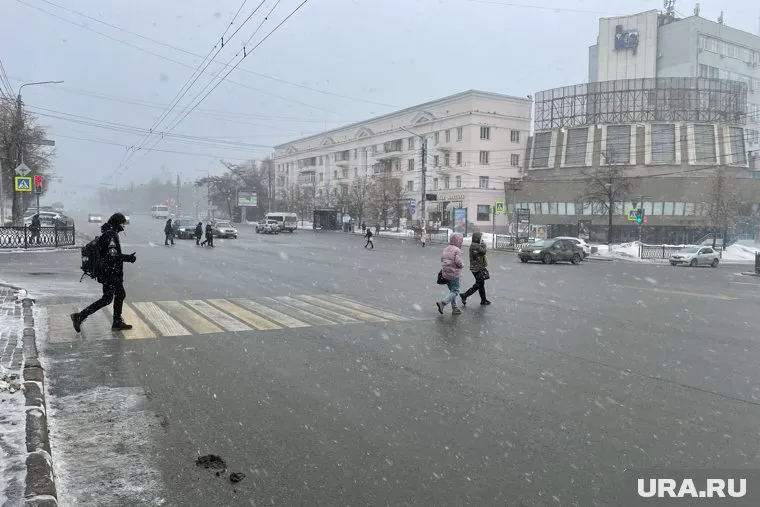 Несколько суток подряд в Челябинске будут снежно, тепло и скользко
