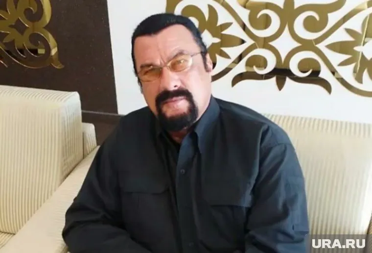 Американский актер, кинопродюсер и сценарист, мастер боевых искусств и музыкант Стивен Сигал предстал в неприглядном свете