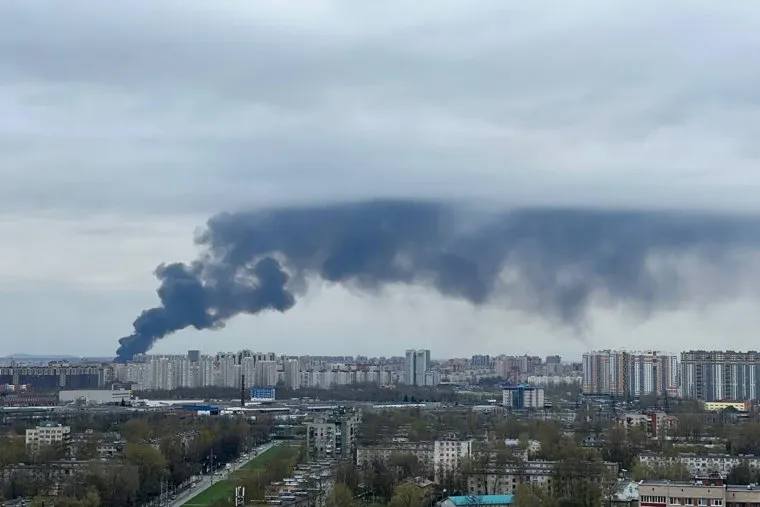 Столбы дыма видны за несколько километров