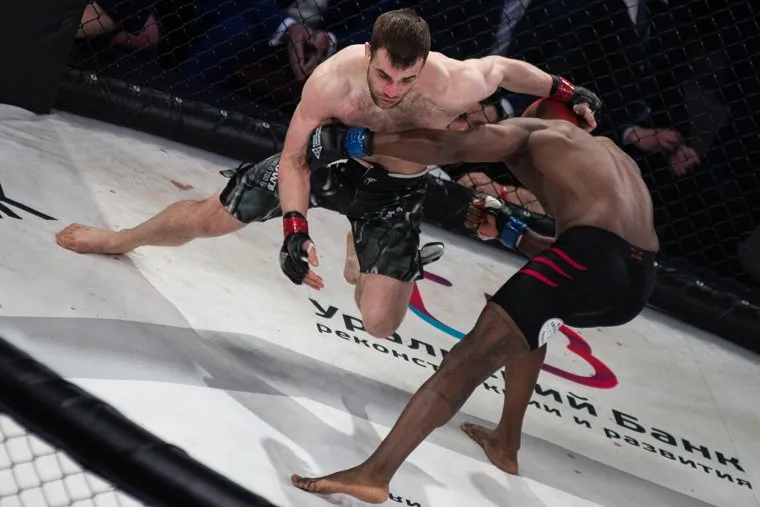 Турнир по смешанным единоборствам "Russian Cagefighting Championship" в КРК "Уралец". Екатеринбург, ринг, спорт, смешанные единоборства, бои, бои в клетке, бои без правил ММА